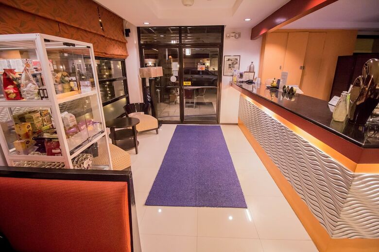 Hotel The Red Palm Suites And Restaurant