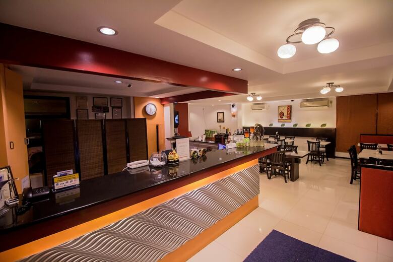 Hotel The Red Palm Suites And Restaurant