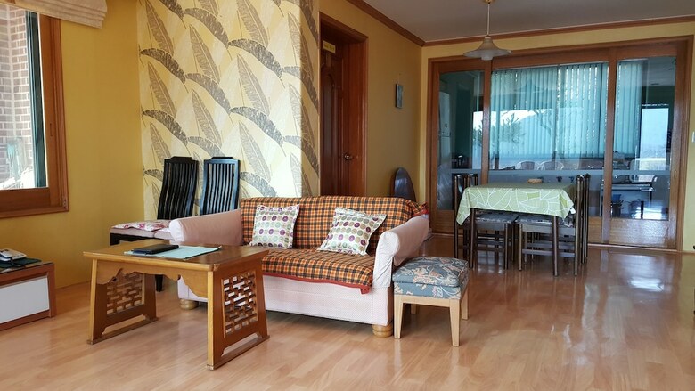 Full Moon Dalbawi Pension