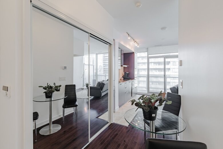 Noel Suites - York And Harbour St.