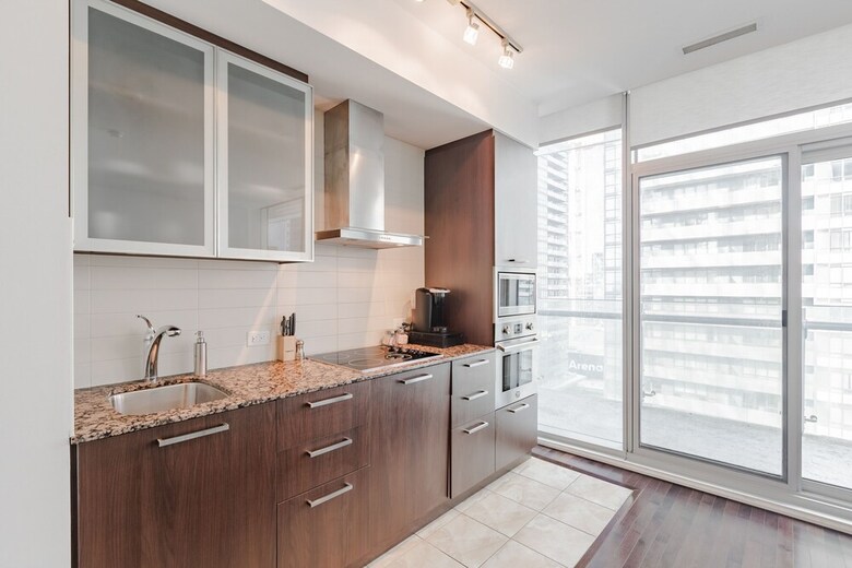 Noel Suites - York And Harbour St.