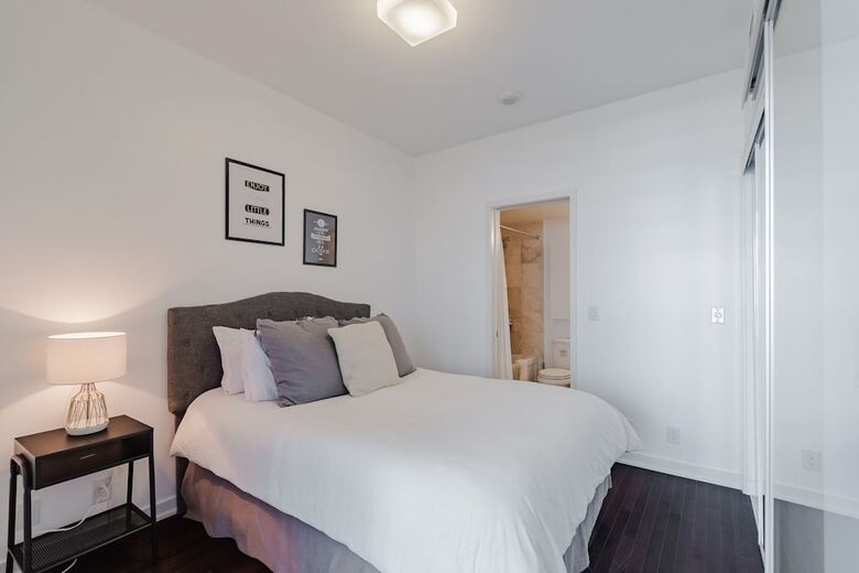 Noel Suites - York And Harbour St.