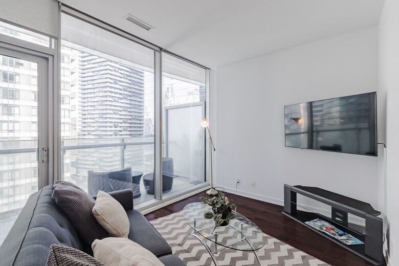 Noel Suites - York And Harbour St.
