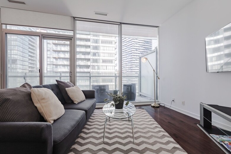 Noel Suites - York And Harbour St.