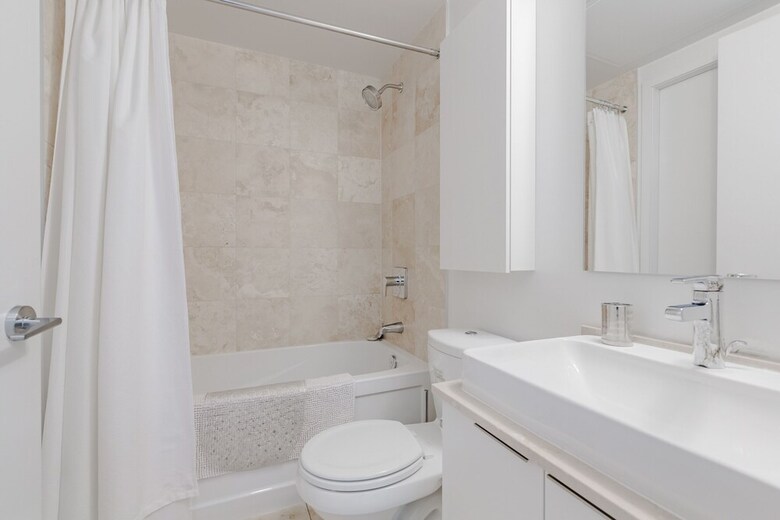 Noel Suites - York And Harbour St.
