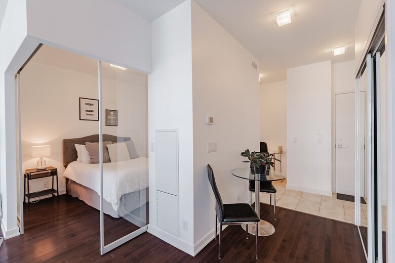 Noel Suites - York And Harbour St.