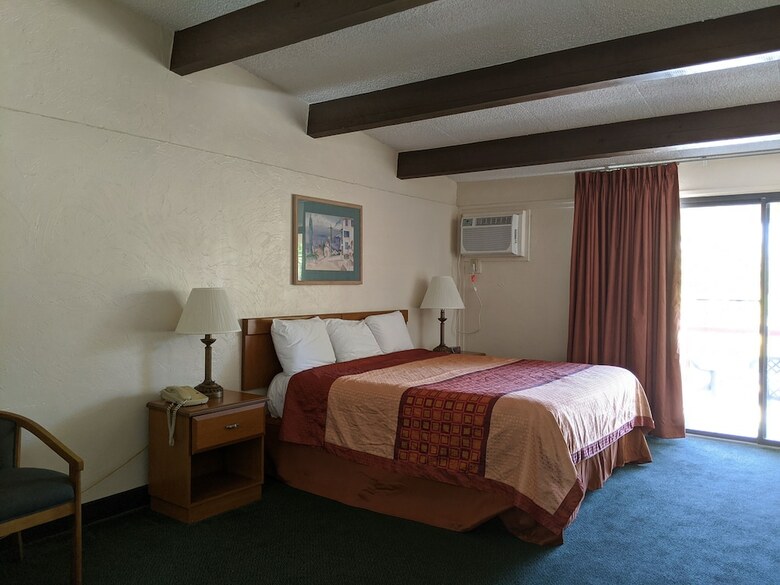 Hotel Golden Host Resort