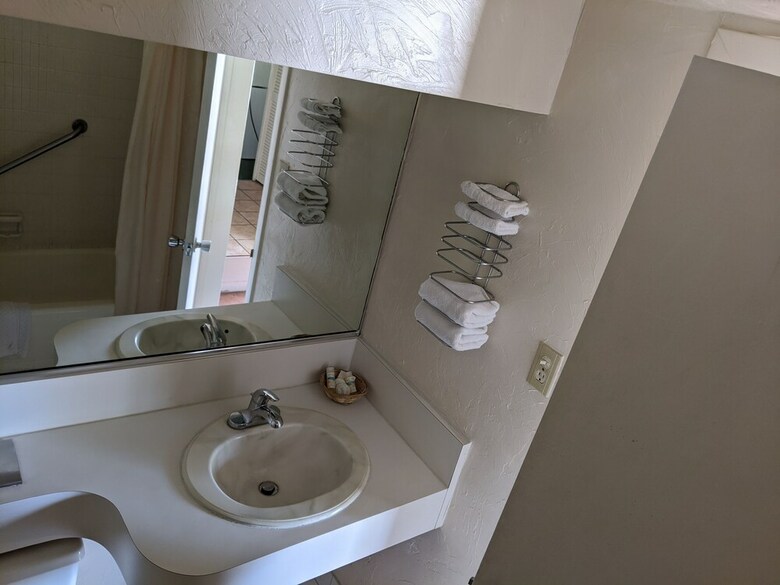 Hotel Golden Host Resort