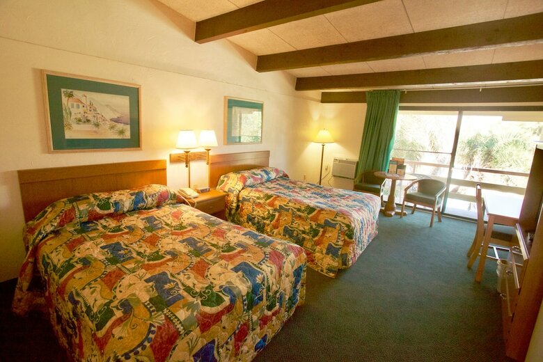 Hotel Golden Host Resort