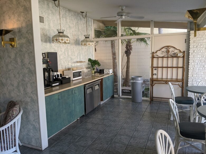 Hotel Golden Host Resort