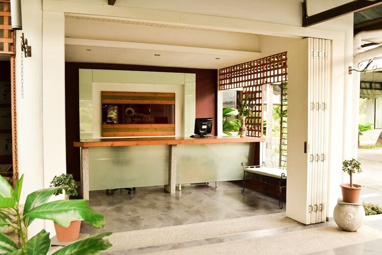 Qi Hotel And Club