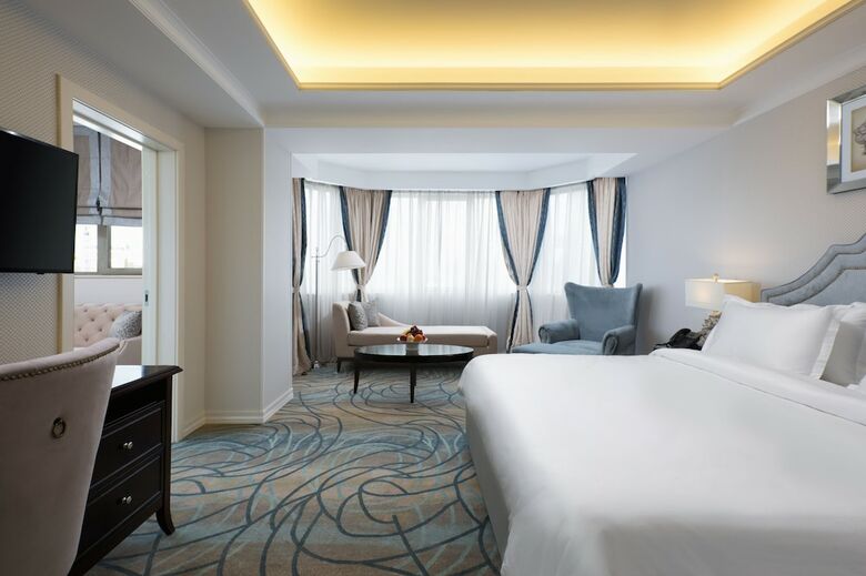 Marina Yacht Hotel