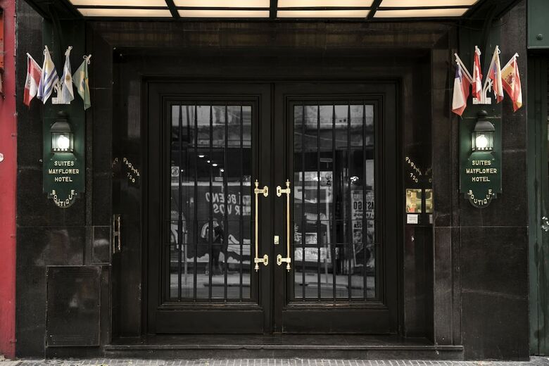 Hotel Mayflower Suites