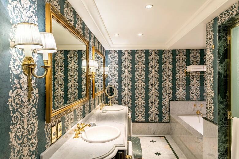 Park Tower - A Luxury Collection Hotel