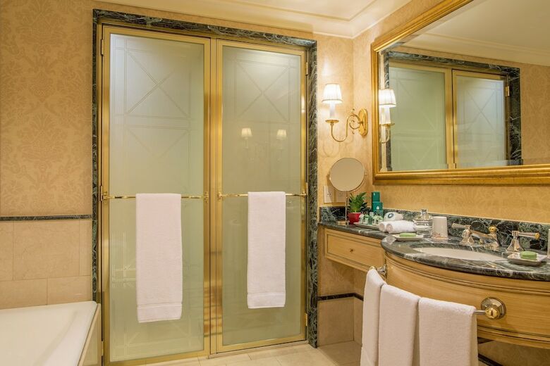 Park Tower - A Luxury Collection Hotel