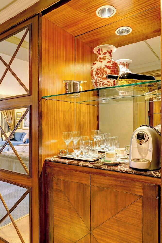Park Tower - A Luxury Collection Hotel