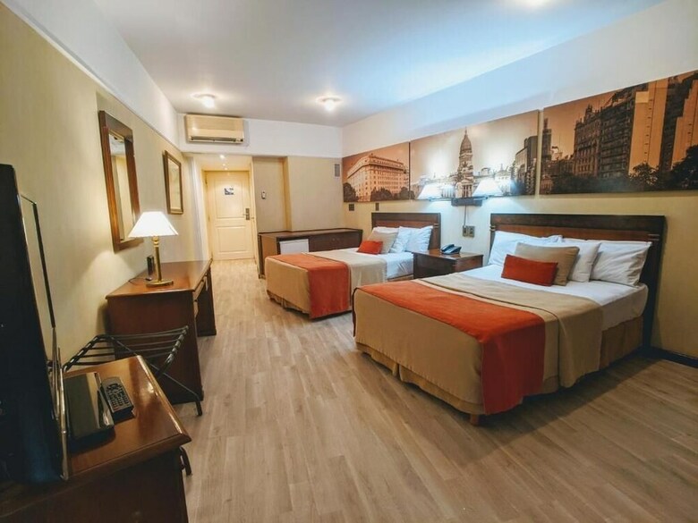 Reconquista Plaza Hotel