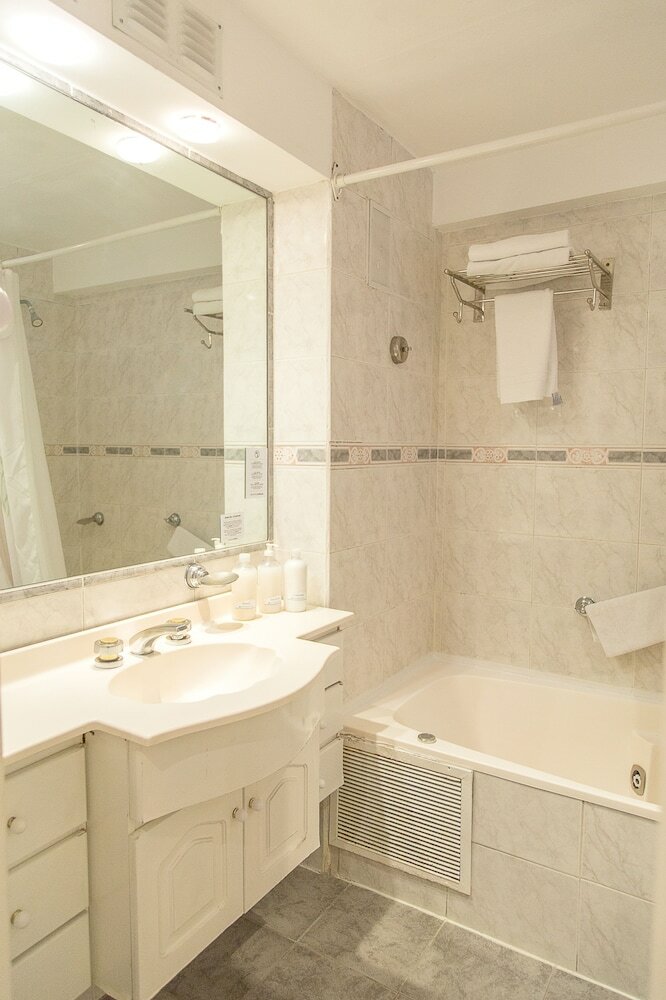 Reconquista Plaza Hotel