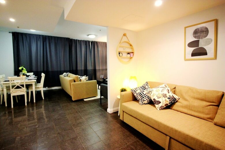 Spacious Apartment Central Location