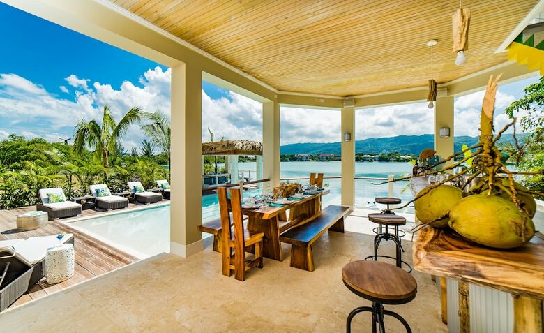 Villa Everything Nice By The Sea In Montego Bay 5br