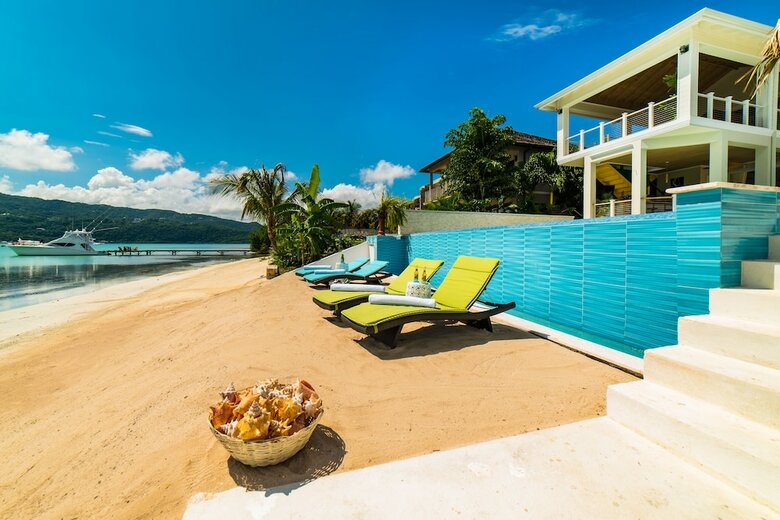 Villa Everything Nice By The Sea In Montego Bay 5br