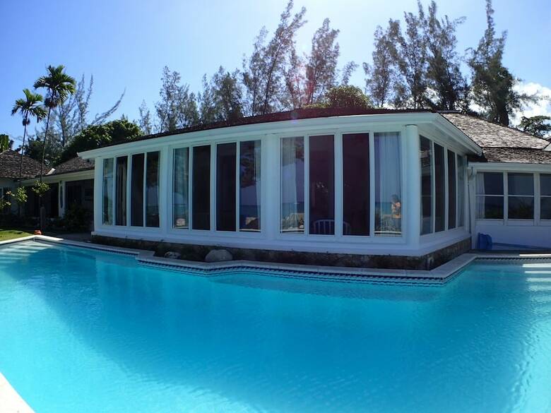 Villa Siesta - Runaway Bay 5br