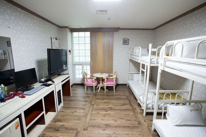 Hotel Ritz Hostel