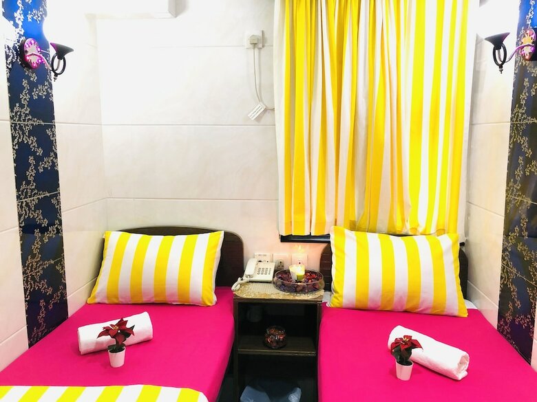Hotel Manila Lounge