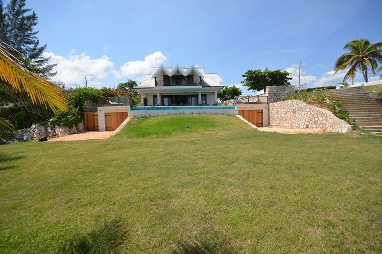 Tallawah Villa, Silver Sands Jamaica 7br