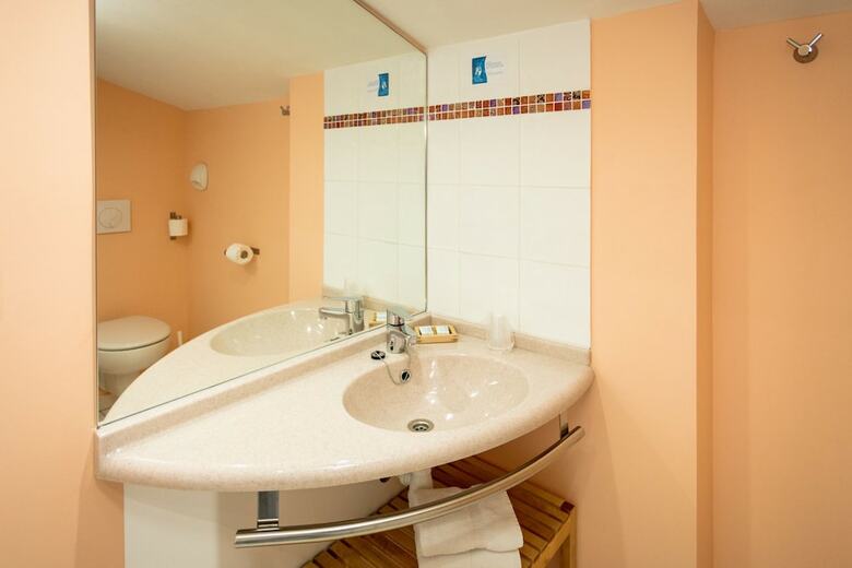 Hotel H�tel Saint Geni�s
