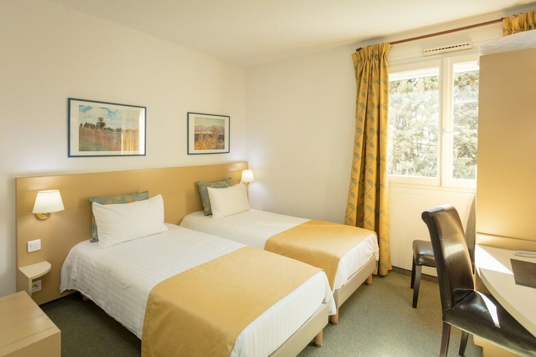 Hotel H�tel Saint Geni�s