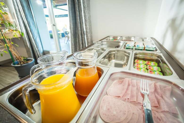 Hotel H�tel Saint Geni�s