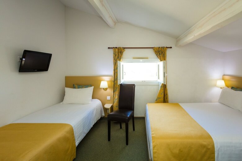 Hotel H�tel Saint Geni�s