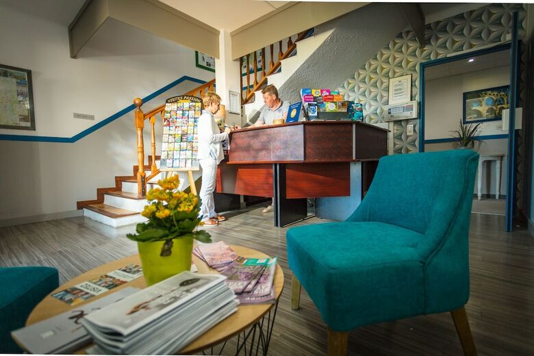 Hotel H�tel Saint Geni�s