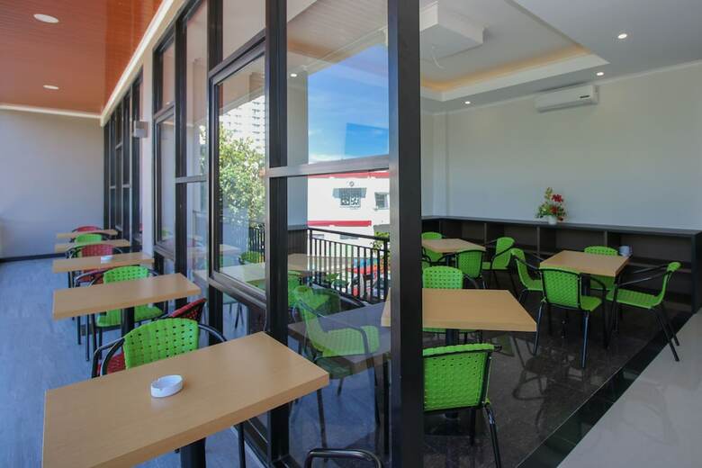 Hotel Airy Bahu Wolter Monginsidi 26 Manado