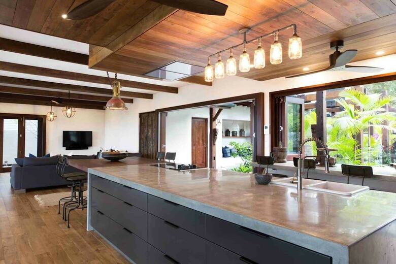 Villa Spice At Oak Absolute Oceanfront House