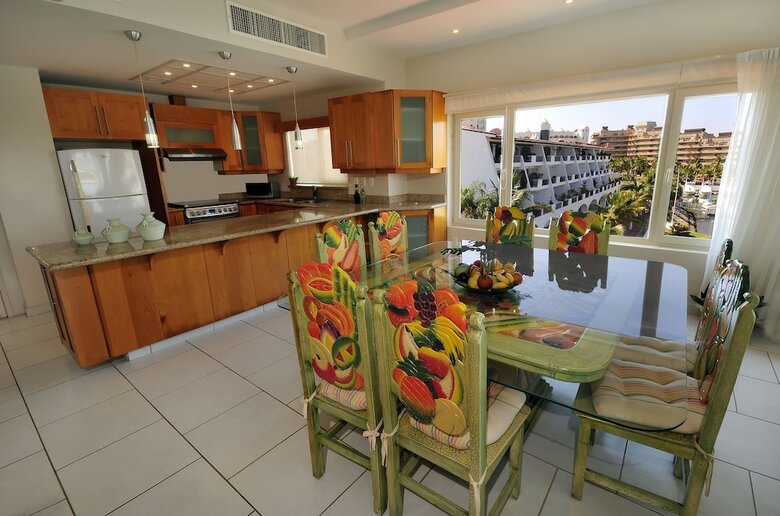 Hotel Marina Banderas Suites
