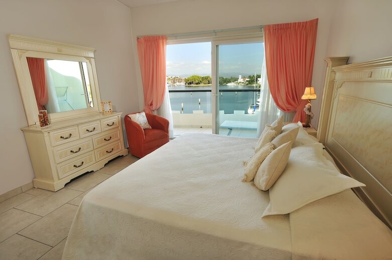 Hotel Marina Banderas Suites