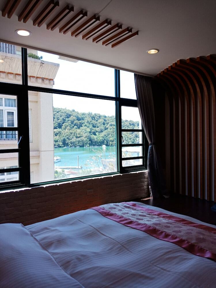 Shuian Lakeside Hotel
