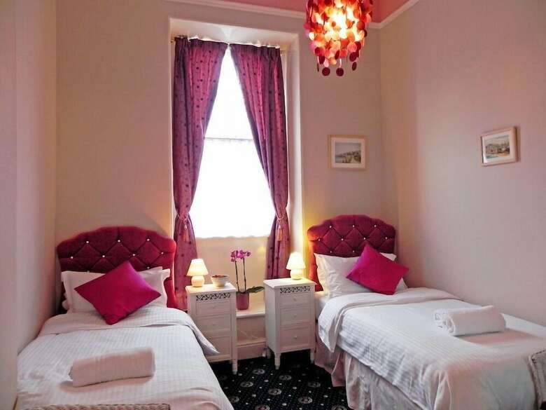 Bed & Breakfast The Estoril Hotel