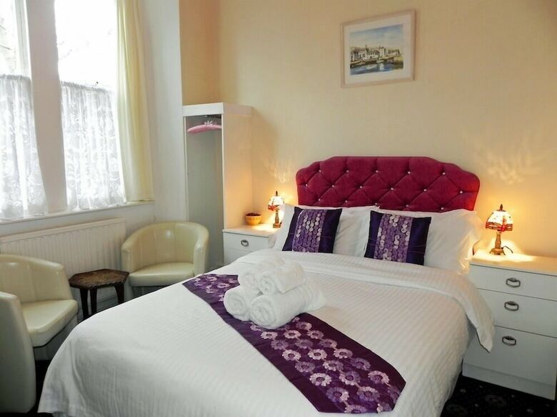 Bed & Breakfast The Estoril Hotel
