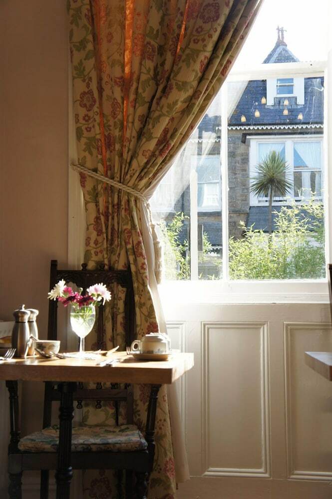 Bed & Breakfast The Estoril Hotel