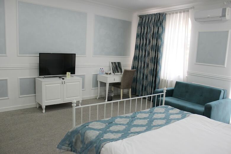 Two Seasons Boutique Hotel
