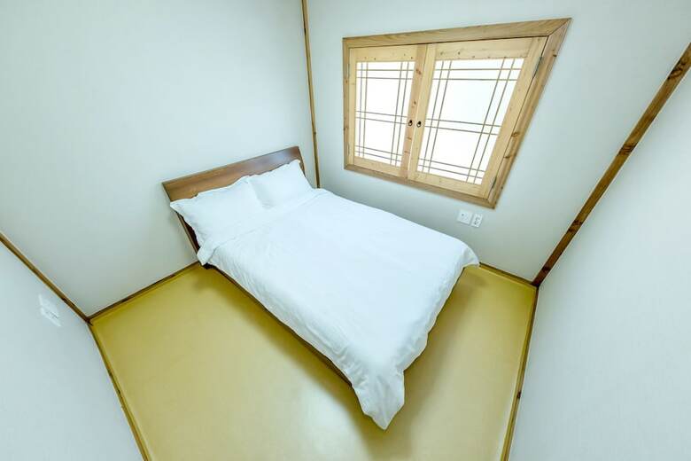 Hotel Stone Statue Village Hanok