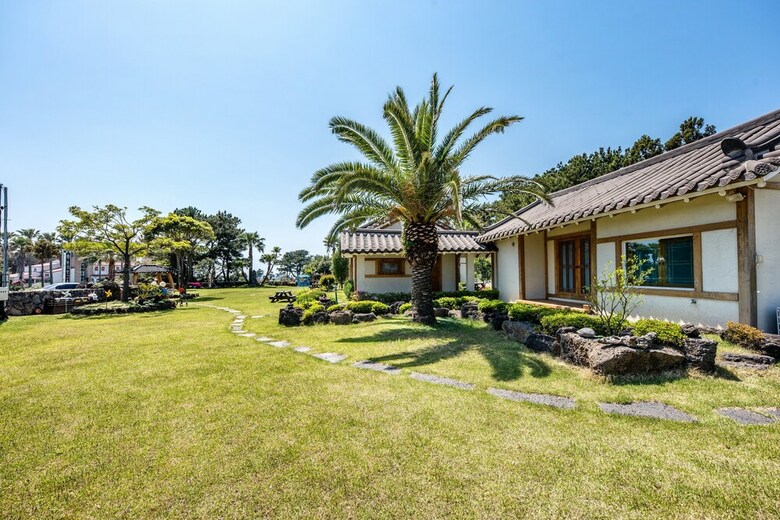 Hotel Stone Statue Village Hanok