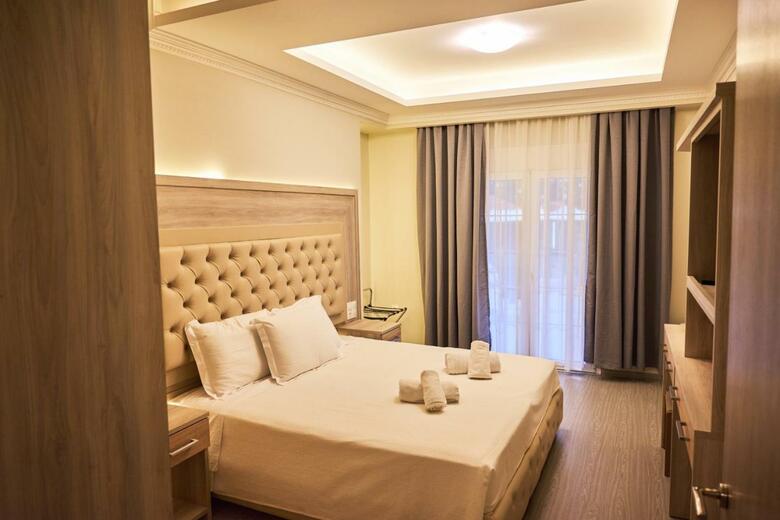 Famissi Eden Hotel