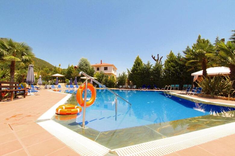 Famissi Eden Hotel