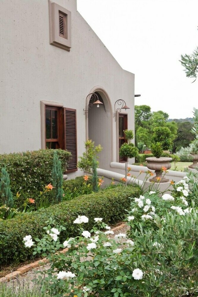 Bed & Breakfast Bullfrogs Nest Guesthouse