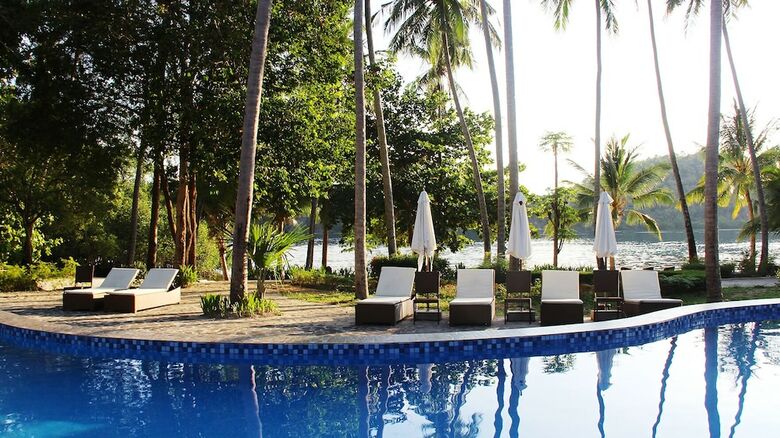 Hotel Fridays Puerto Galera