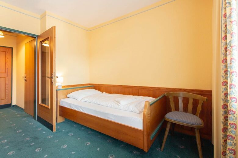 Hostal Jugendhaus Edelwei�